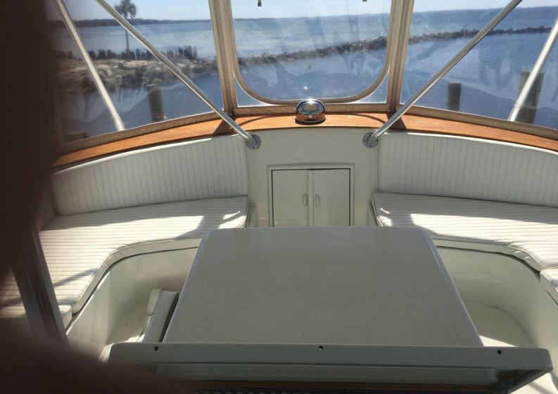 Arrowhead Yacht Photos Pics Flybridge seating forward