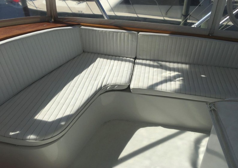 Arrowhead Yacht Photos Pics Fwd Flybridge seating strbdside