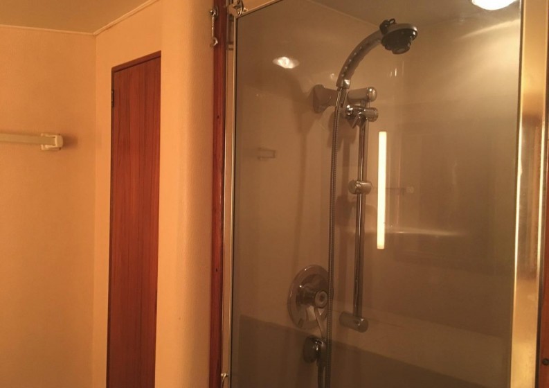 Arrowhead Yacht Photos Pics Master head shower