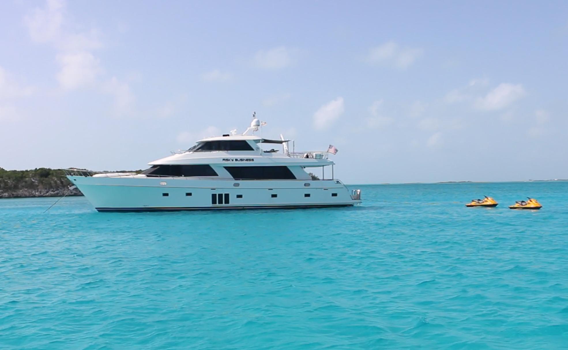 Aura Yacht Photos Pics Bahamas at Anchor