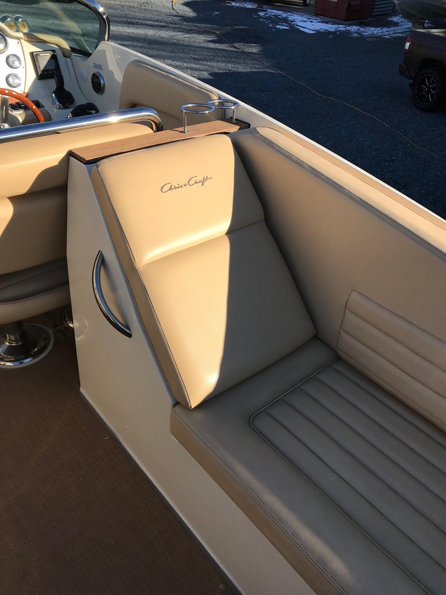 #2573 32' Chris-Craft 2013