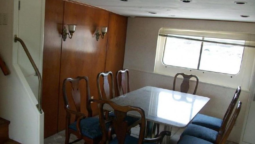 86 Feadship Dining area below deck (large hull windows)