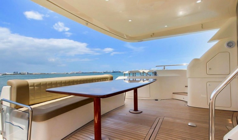 64 Aicon 2005 Aicon 64 Aft Deck