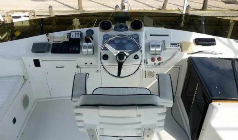 48 Ocean Flybridge Helm