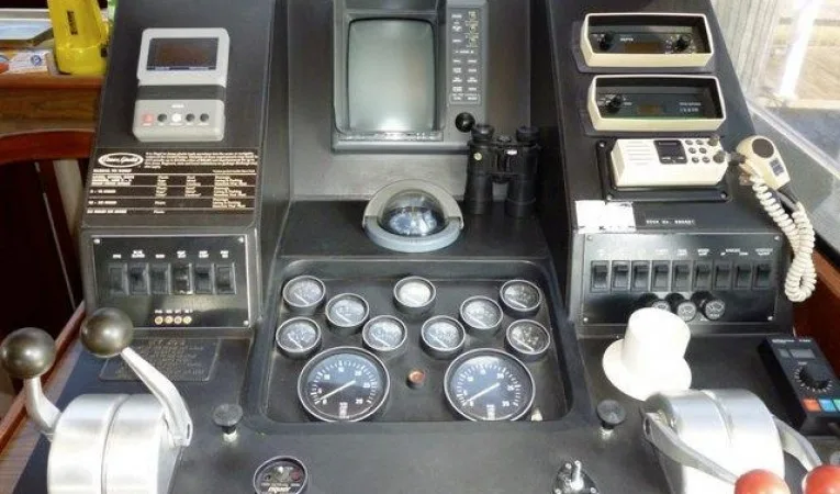48 Ocean Lower Helm Electronics