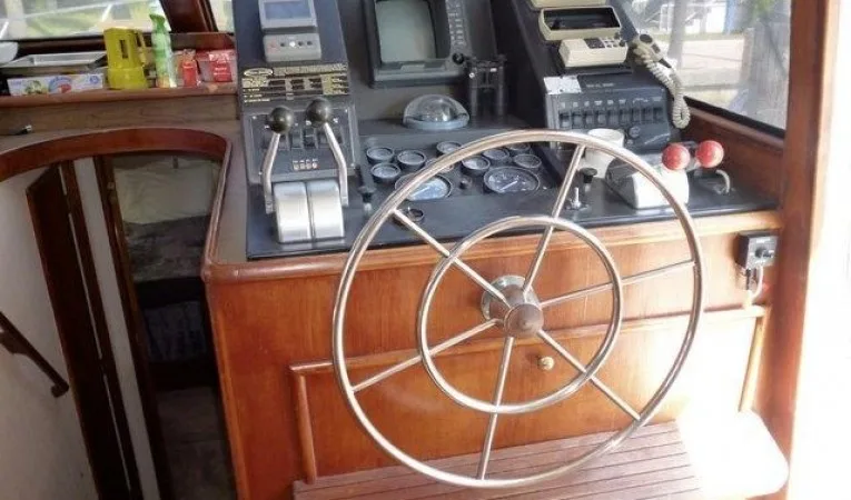 48 Ocean Lower Helm Station