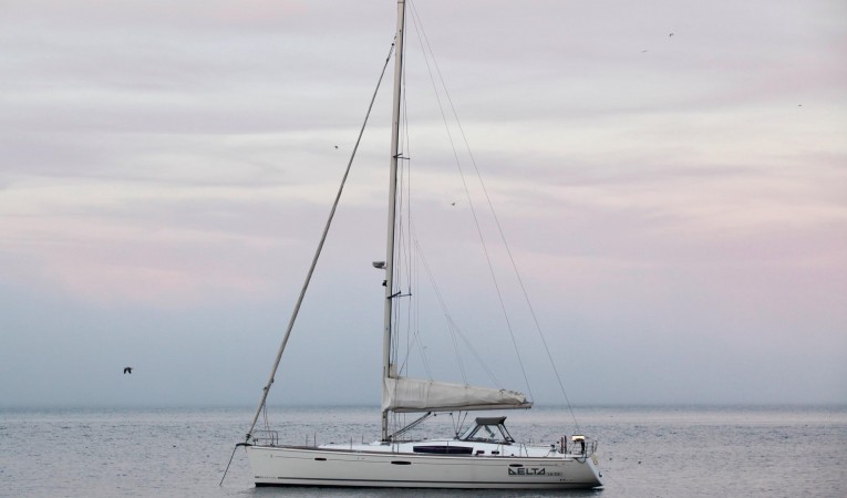 49 Beneteau Delta anchored Channel Islands 03-2017