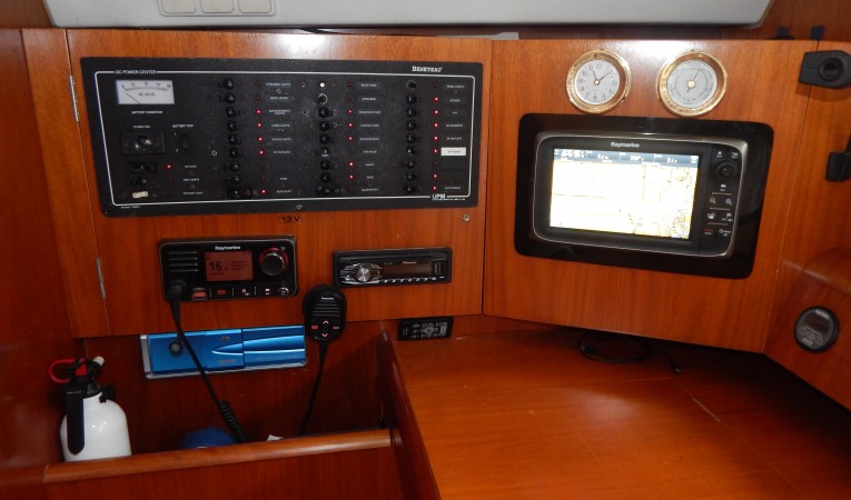 47 Beneteau Nav Instruments
