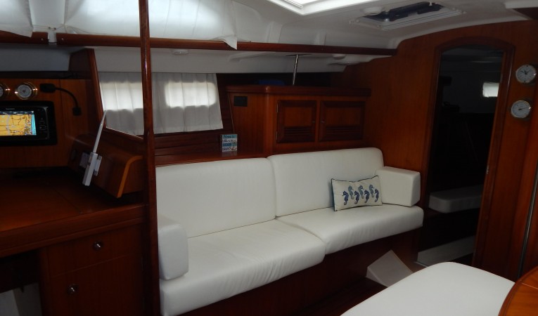 47 Beneteau Salon Settee