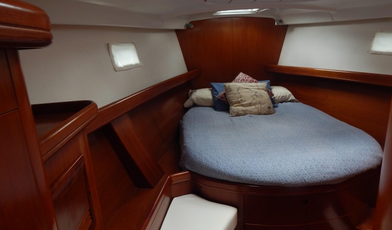 47 Beneteau Forward cabin