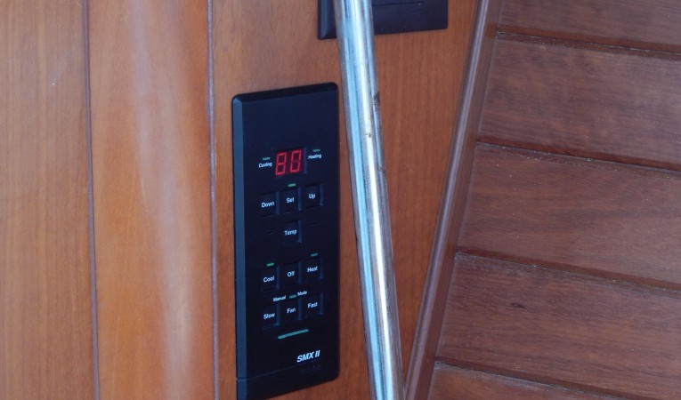 47 Beneteau Air Conditioning control;