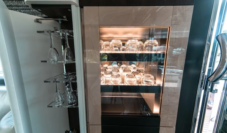 72 Azimut Glassware Storage