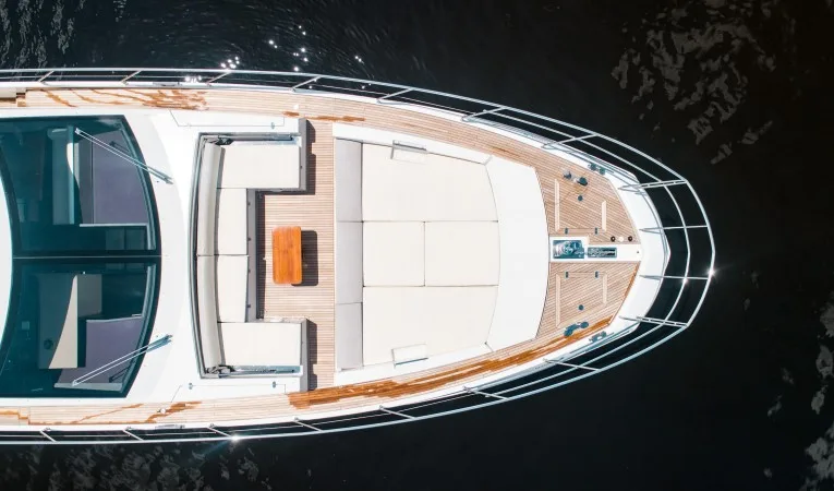 72 Azimut Bow Seating