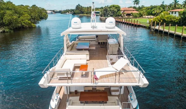 72 Azimut Flybridge Aft