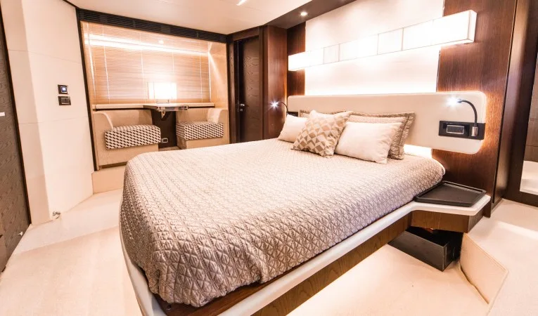 72 Azimut Master Stateroom