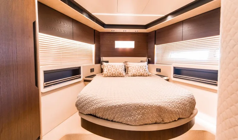 72 Azimut VIP Stateroom