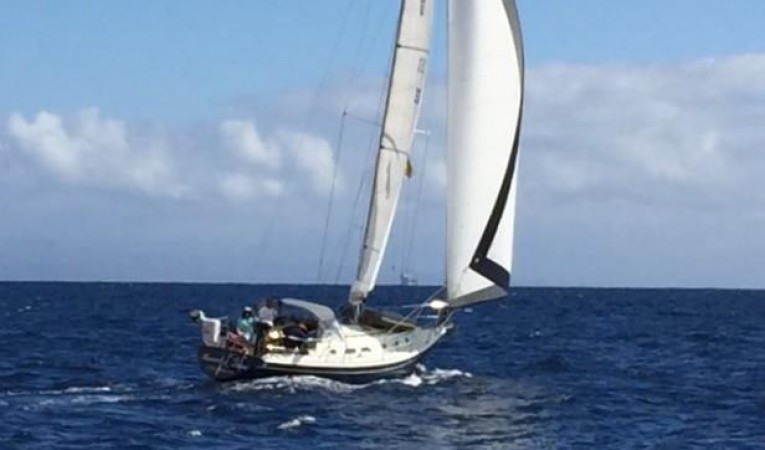 38 Ericson Under sail