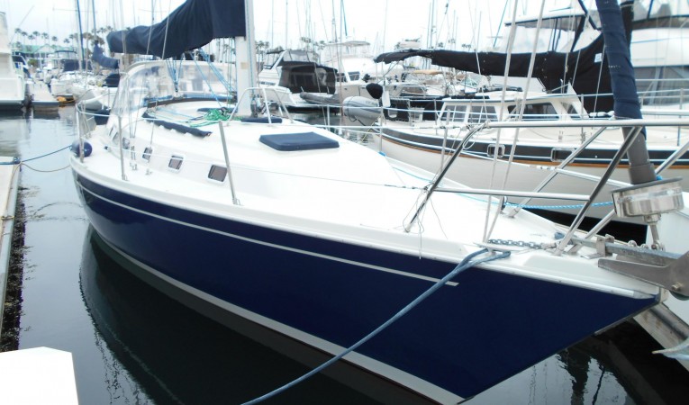 38 Ericson In the slip