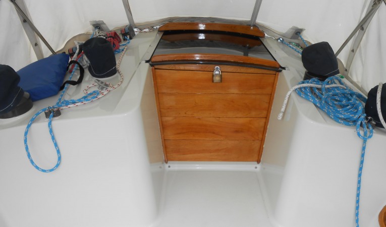 38 Ericson Companionway