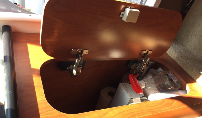 28 Rinker Starboard Storage