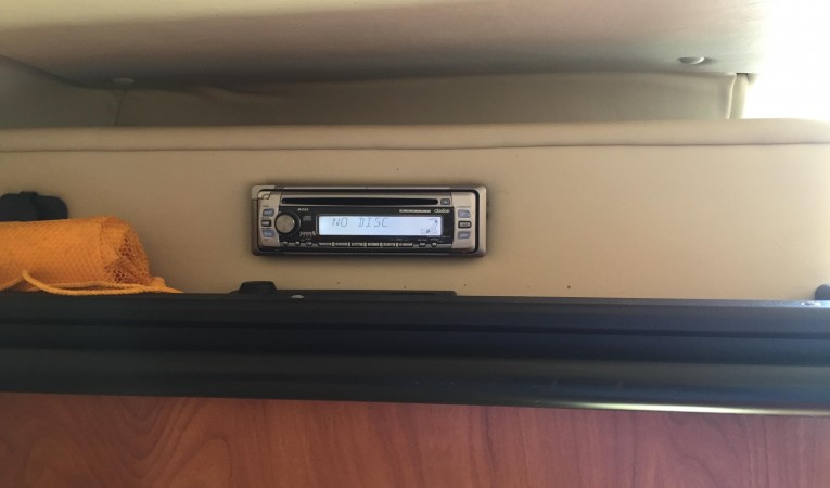 28 Rinker Clarion Stereo