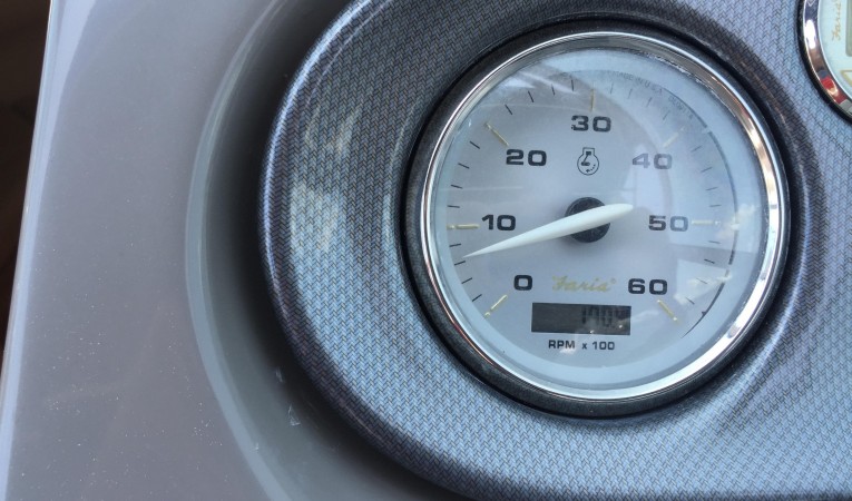 28 Rinker Engine Hours