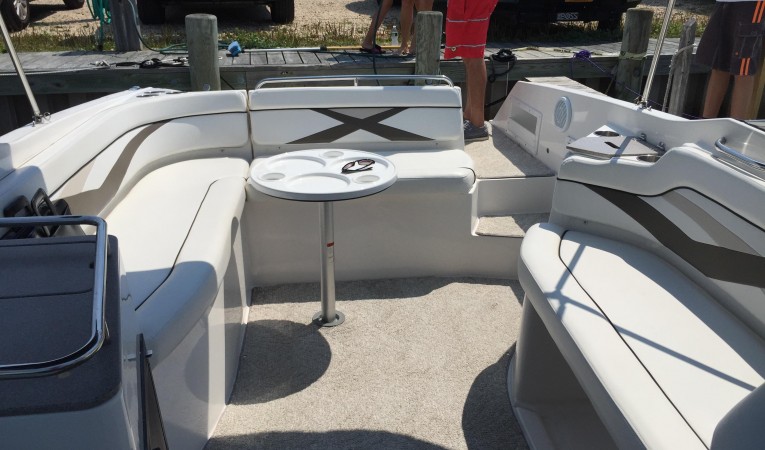 28 Rinker Aft Layout