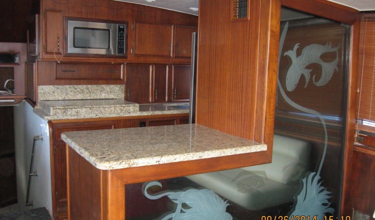 55 Hatteras Decorative Wall in Salon