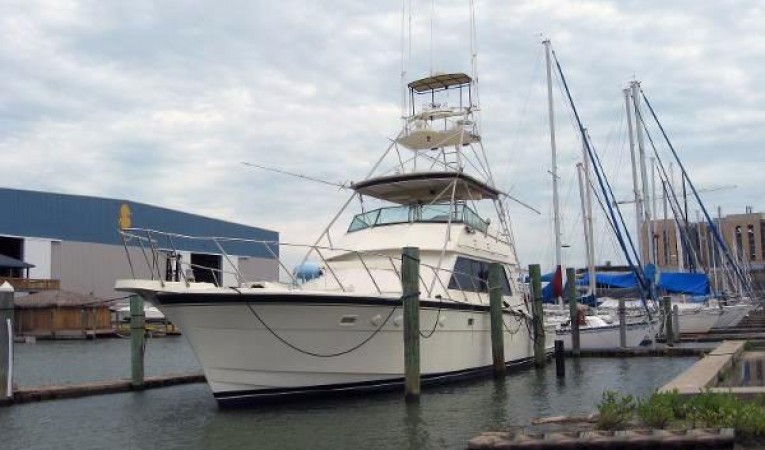 55 Hatteras Bow Profile