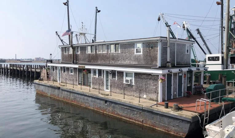 76 Houseboat 