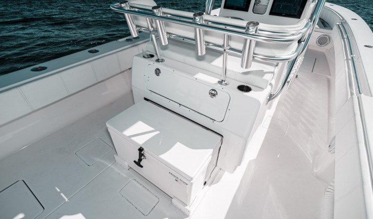 35 Contender Pull-Out Cooler