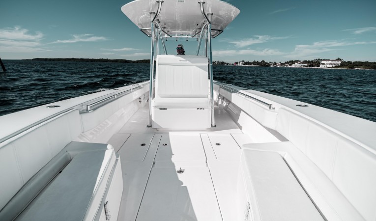 35 Contender Bow Facing Aft