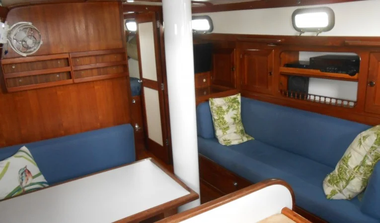 44 Kelly Peterson Settee from galley