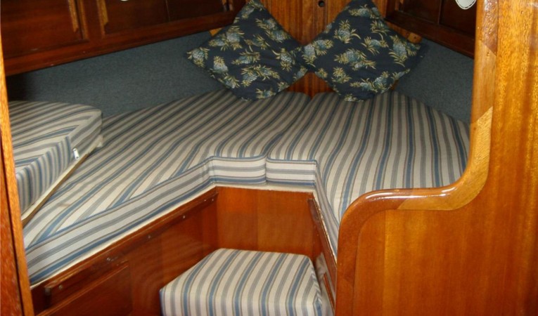 40 Bristol V-Berth - Ted Hood Bristol 40