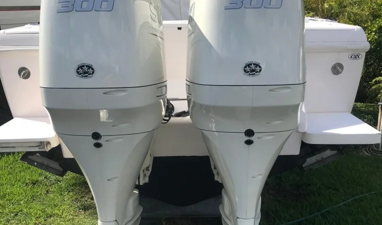 32 Intrepid New 2018 Suzuki 300hp
