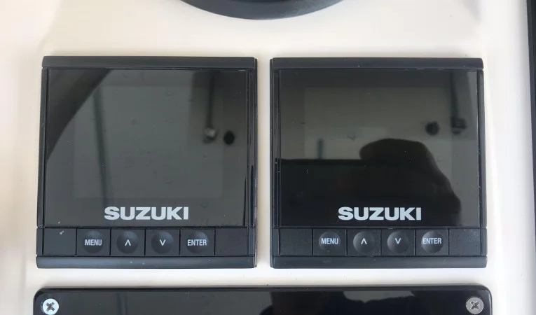 32 Intrepid Suzuki Digital gauges (New 2018)