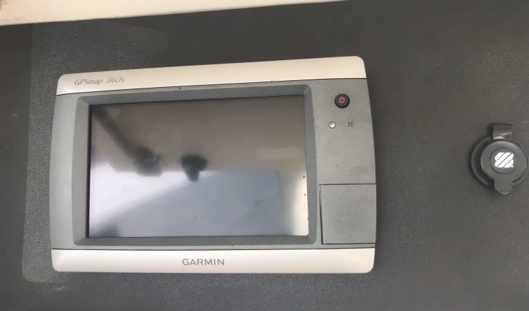 32 Intrepid Garmin 740S GPS Plotter Sounder