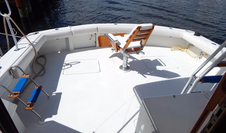 60 Hatteras Cockpit Aft