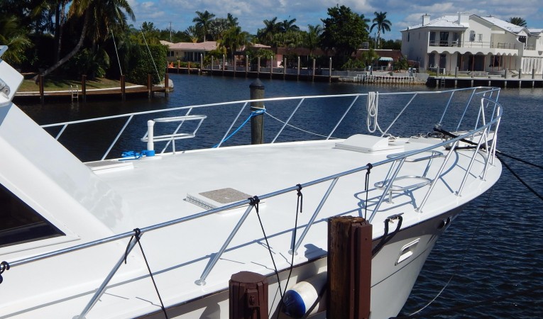 60 Hatteras Foredeck