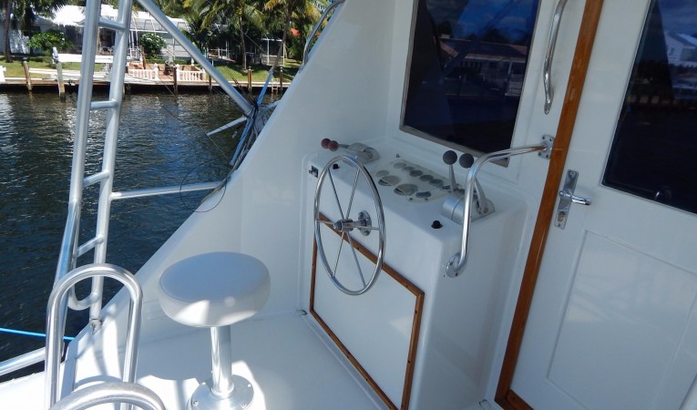 60 Hatteras Aft Controls