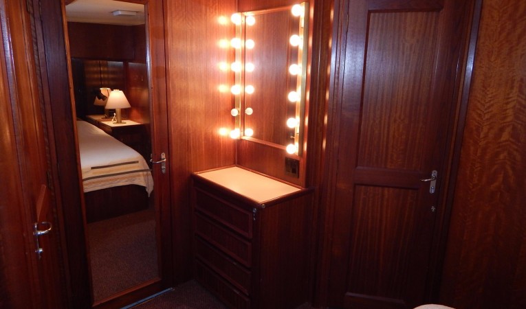 60 Hatteras Make Up Table