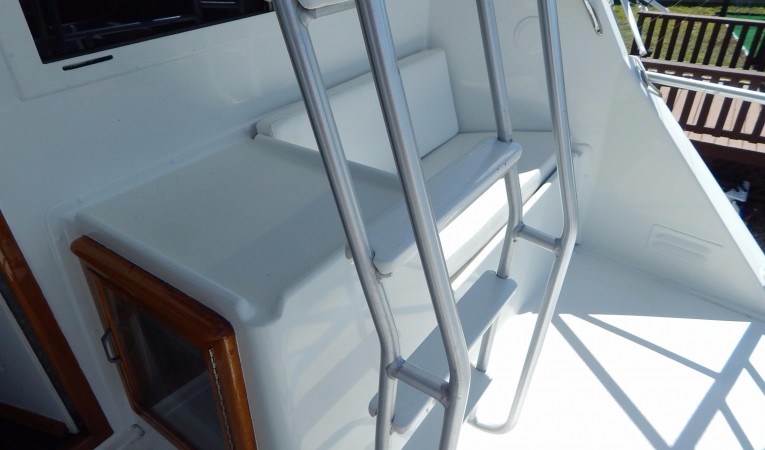 60 Hatteras Aft EB Bench