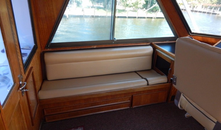 60 Hatteras EB Port Bench