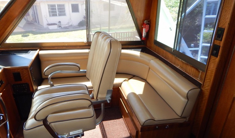 60 Hatteras EB Stbd L Bench