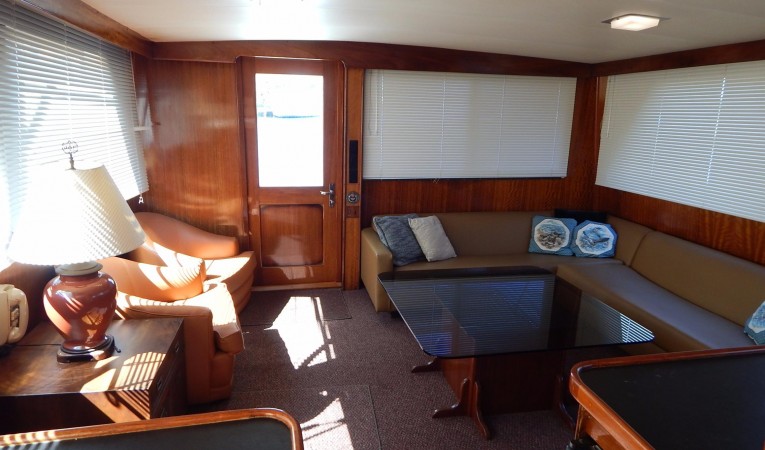 60 Hatteras Salon Aft