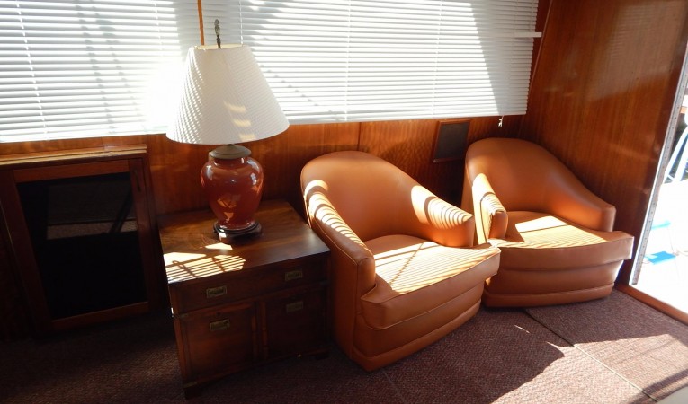 60 Hatteras Salon Starboard