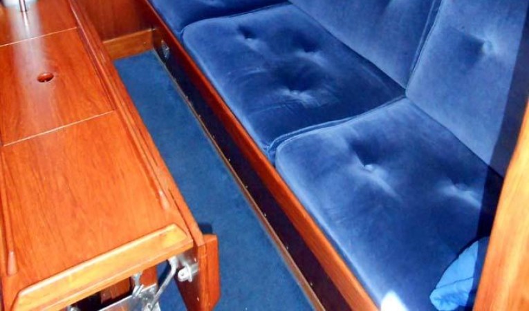 37 Nautor Swan Salon port