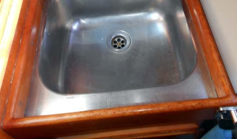 37 Nautor Swan Double stainless sink