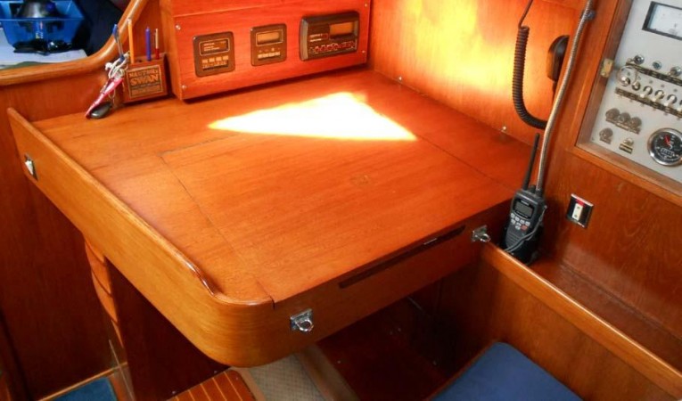 37 Nautor Swan Navigation station