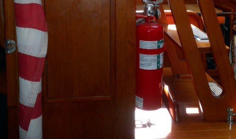 37 Nautor Swan Locker behnd companionway ladder